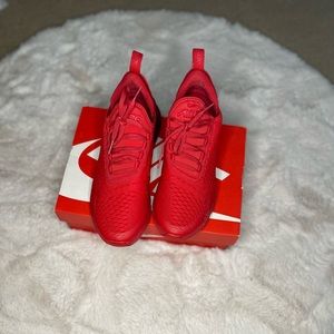 Youth 7 / Women 8.5 true to size